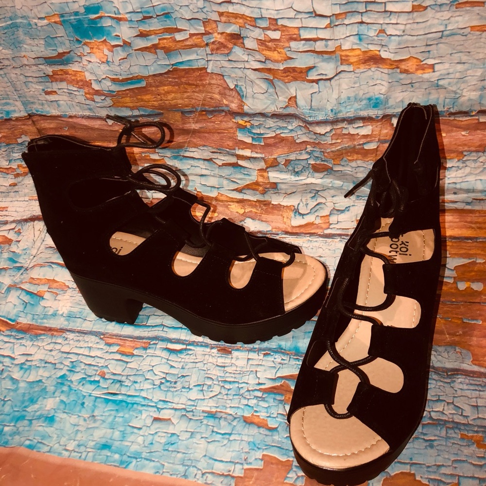 DOLLSKILL DELO LACE UP BLACK VELVET SANDALS 8 - Picture 2 of 9